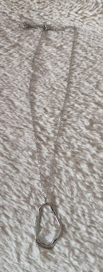 Collier Nola