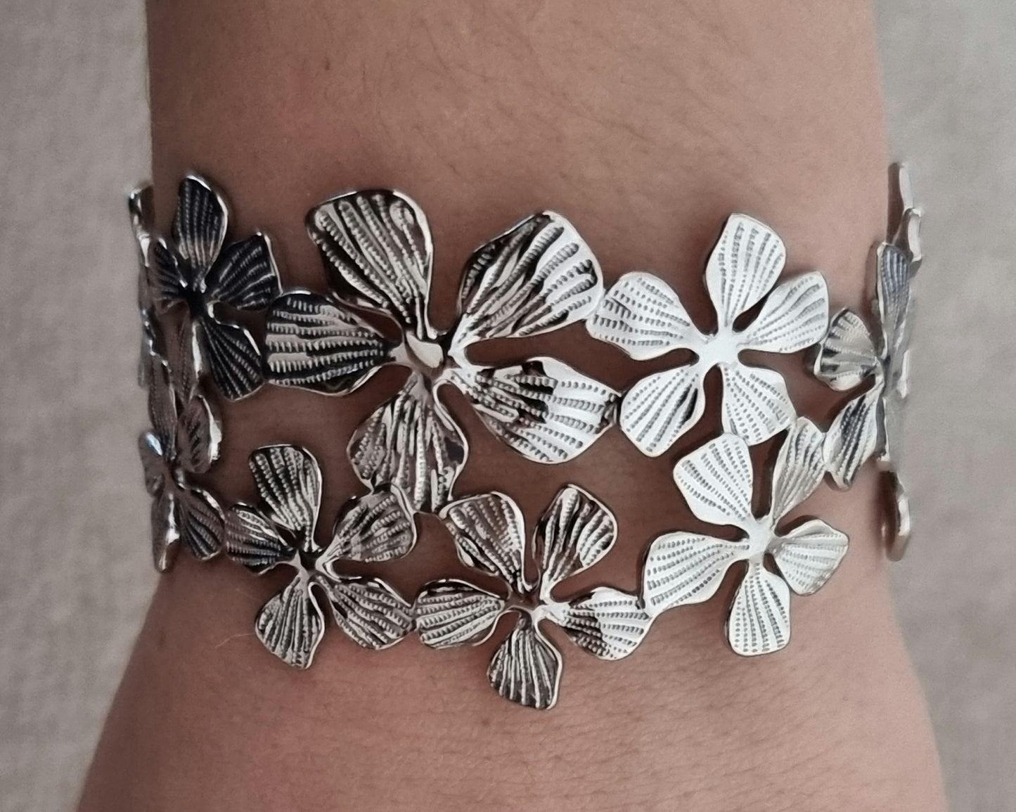 Bracelet Jonc Camélia
